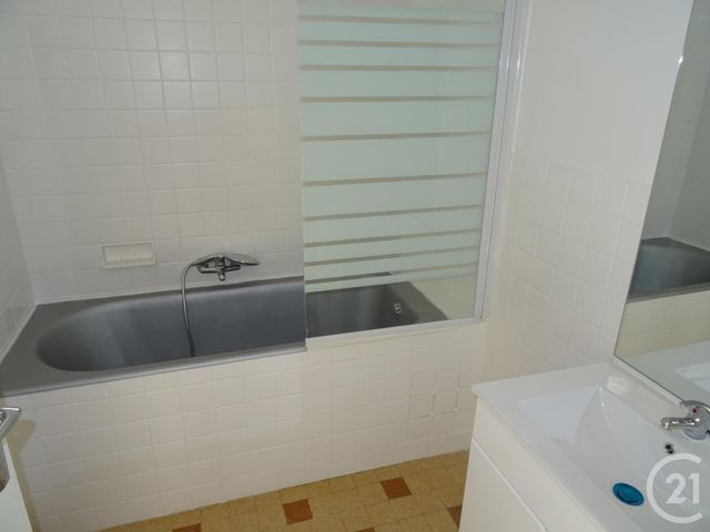 appartement à louer - 3 pièces - 75.0 m2 - MARSEILLE - 13013 - PROVENCE-ALPES-COTE-D-AZUR - Century 21 Immo-Conseil appartement à louer - 3 pièces - 75.0 m2 - MARSEILLE - 13013 - PROVENCE-ALPES-COTE-D-AZUR - Century 21 Immo-Conseil