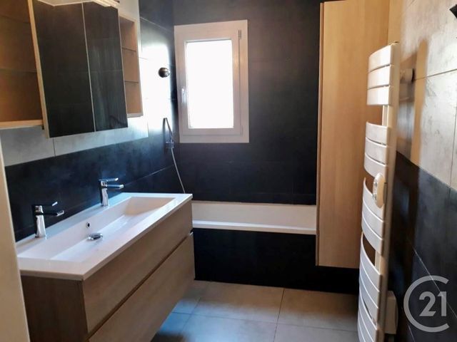 Afficher la photo en grand Appartement T3 à louer - 3 pièces - 80.0 m2 - ROGNAC - 13 - PROVENCE-ALPES-COTE-D-AZUR - Century 21 Immo-Conseil