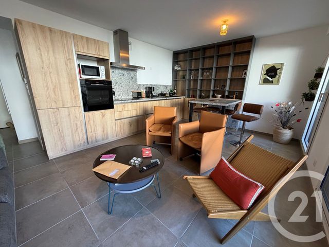 Afficher la photo en grand Appartement à louer - 3 pièces - 58.89 m2 - MARSEILLE - 13006 - PROVENCE-ALPES-COTE-D-AZUR - Century 21 Immo-Conseil