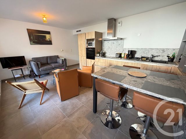 Afficher la photo en grand Appartement à louer - 3 pièces - 58.89 m2 - MARSEILLE - 13006 - PROVENCE-ALPES-COTE-D-AZUR - Century 21 Immo-Conseil