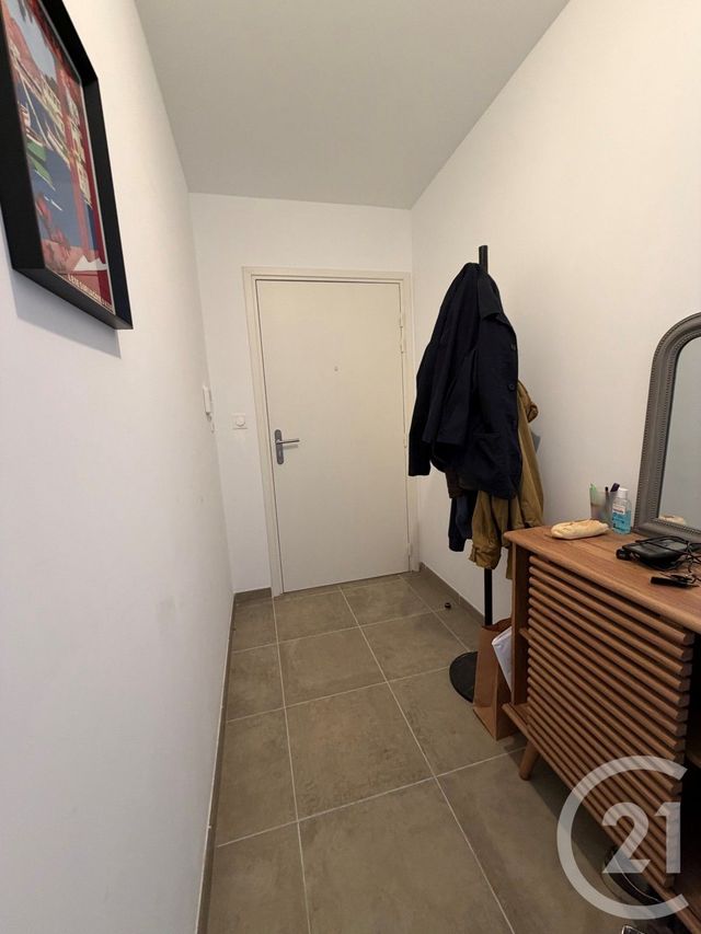 Afficher la photo en grand Appartement à louer - 3 pièces - 58.89 m2 - MARSEILLE - 13006 - PROVENCE-ALPES-COTE-D-AZUR - Century 21 Immo-Conseil