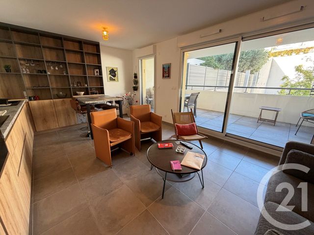 Afficher la photo en grand Appartement à louer - 3 pièces - 58.89 m2 - MARSEILLE - 13006 - PROVENCE-ALPES-COTE-D-AZUR - Century 21 Immo-Conseil
