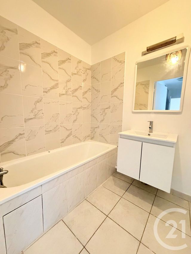 Appartement à louer - 3 pièces - 60.23 m2 - MARSEILLE - 13010 - PROVENCE-ALPES-COTE-D-AZUR - Century 21 Immo-Conseil