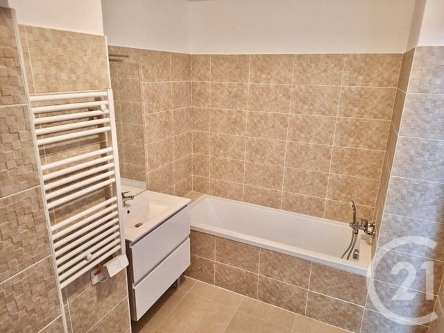 Appartement T2 à louer - 2 pièces - 41.6 m2 - MARSEILLE - 13013 - PROVENCE-ALPES-COTE-D-AZUR - Century 21 Immo-Conseil